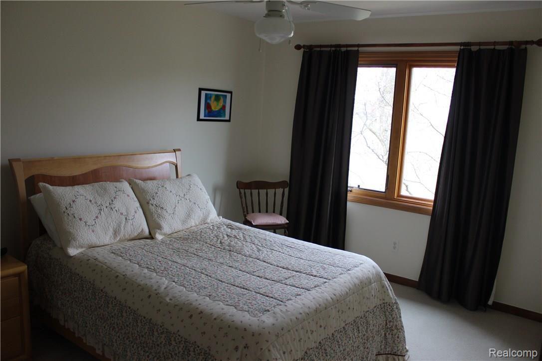 1099 Grandview Drive Rochester, MI 48306 - Photo 27 of 33 Bedroom 3
