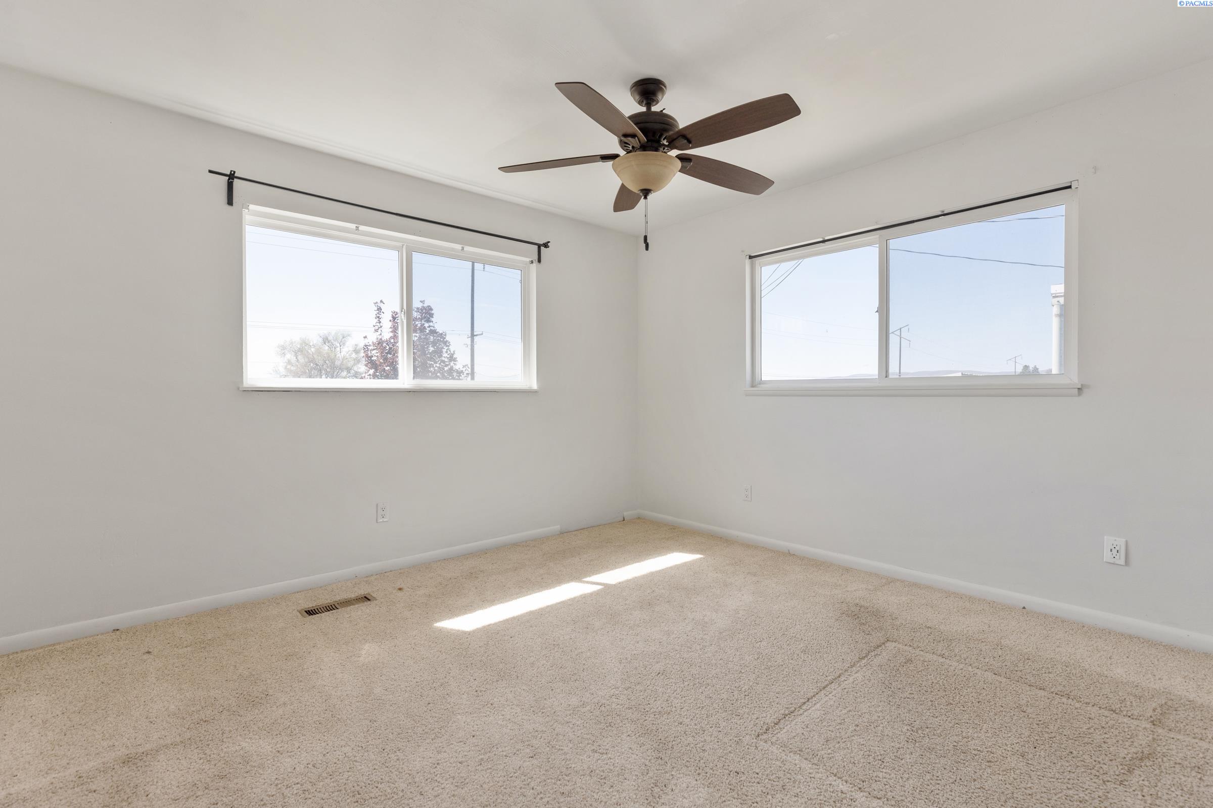 1310 Scoon Road Sunnyside, WA 98944 - Photo 10 of 43 Gallery Image 10