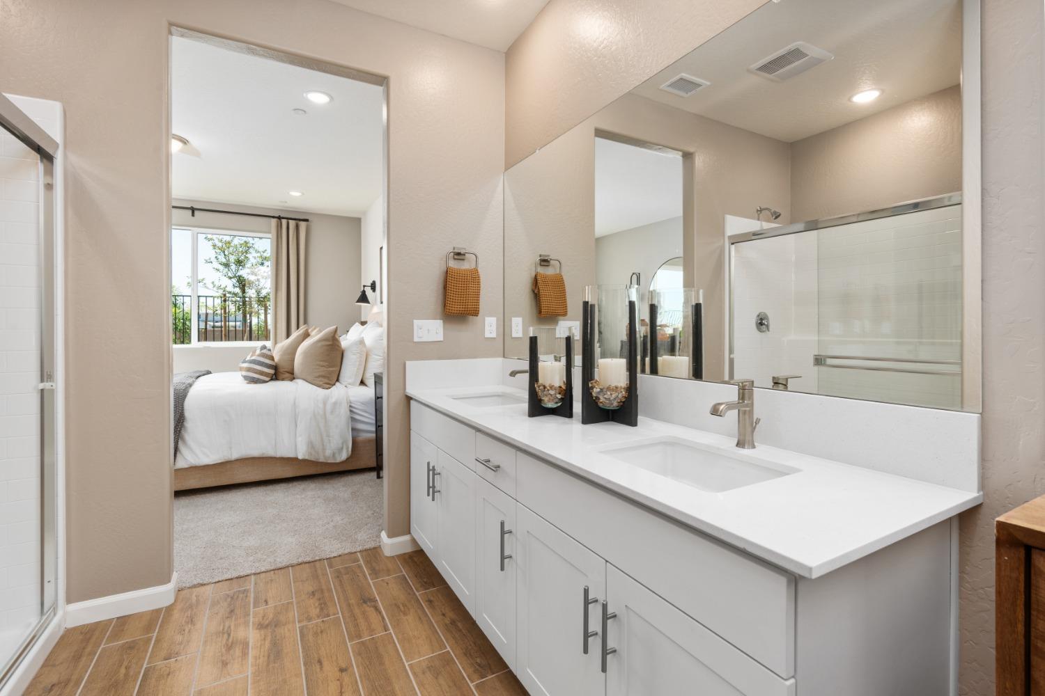 1680 Bloom Avenue Clovis, CA 93619 - Photo 26 of 28 a en suite bathroom with a double vanity sink and mirror