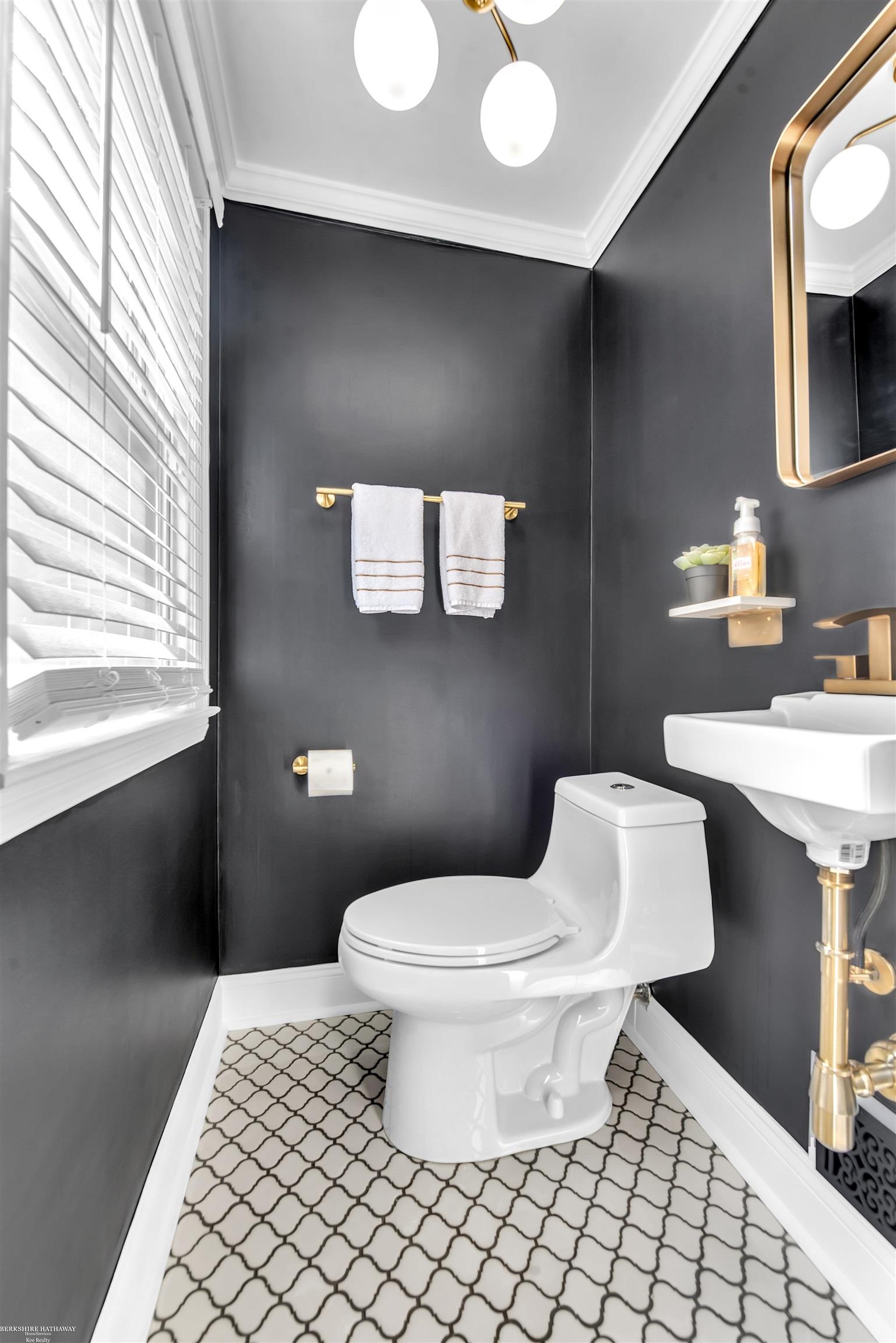 1725 Newcastle Road Grosse Pointe Woods, MI 48236 - Photo 15 of 37