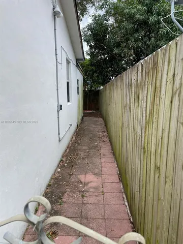 a view of a backyard with pathway