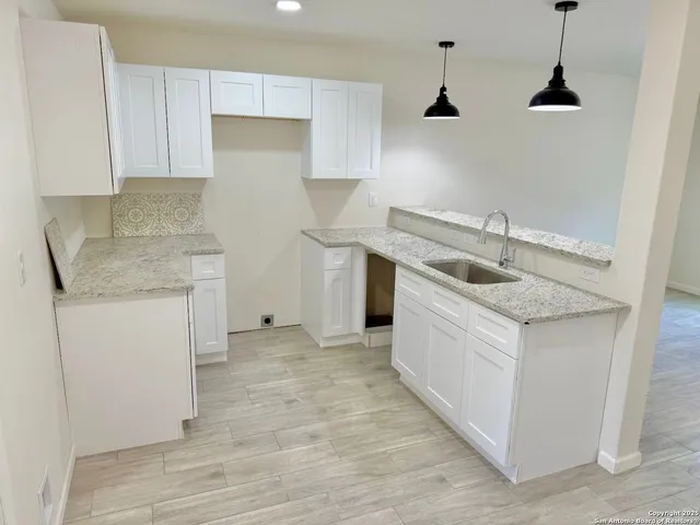 $1,550 | 687 Burr Oak Lane, Canyon Lake, TX 78133