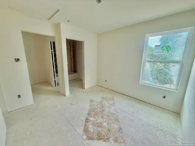 $1,550 | 687 Burr Oak Lane, Canyon Lake, TX 78133