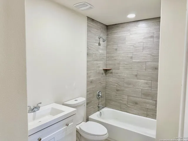 $1,550 | 687 Burr Oak Lane, Canyon Lake, TX 78133