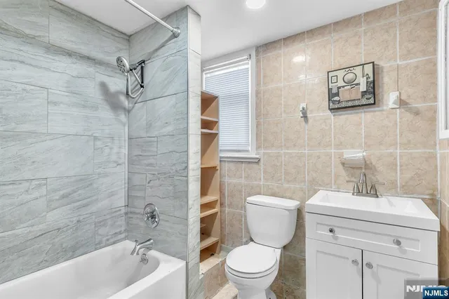 a view of entryway with an outdoor space