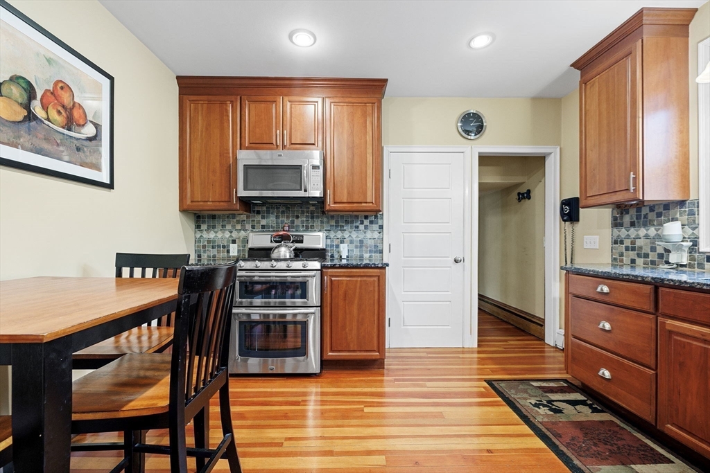 17 Bates Road Milton, MA 02186 - Photo 6 of 33