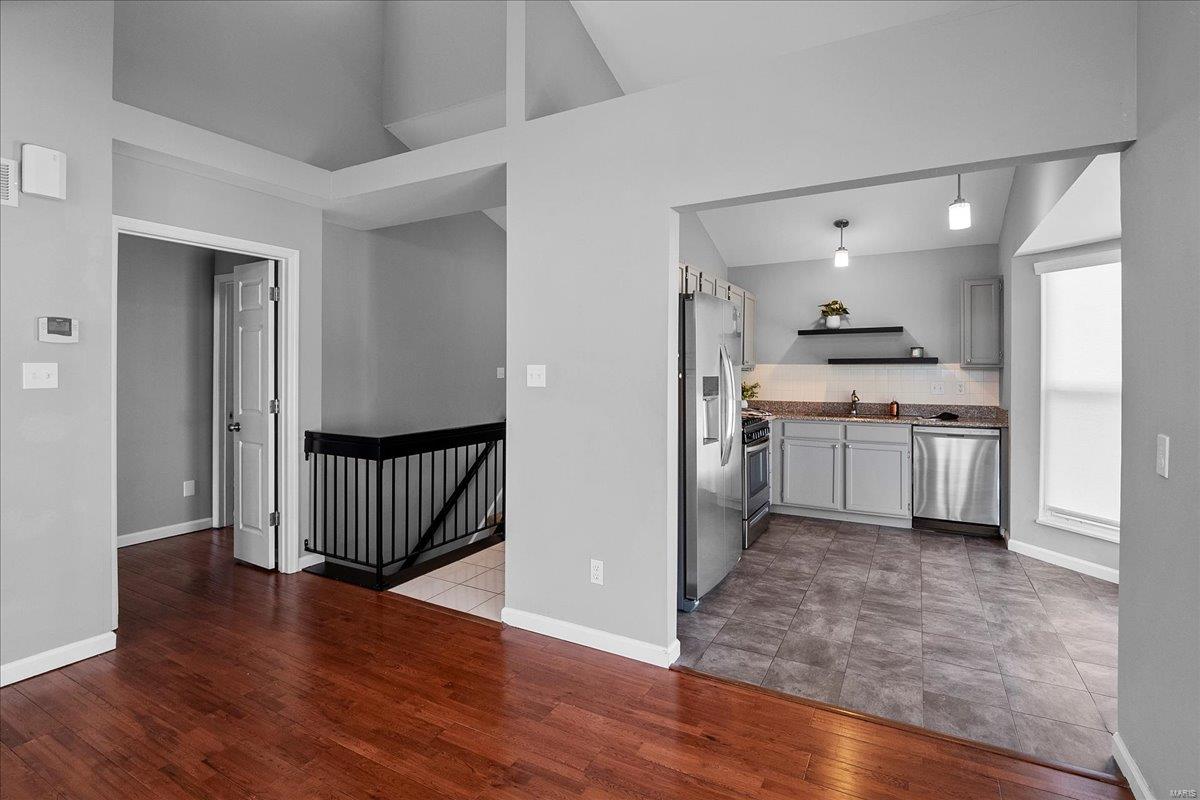 712 Ridgeview Cir Lane Ballwin, MO 63021 - Photo 7 of 30