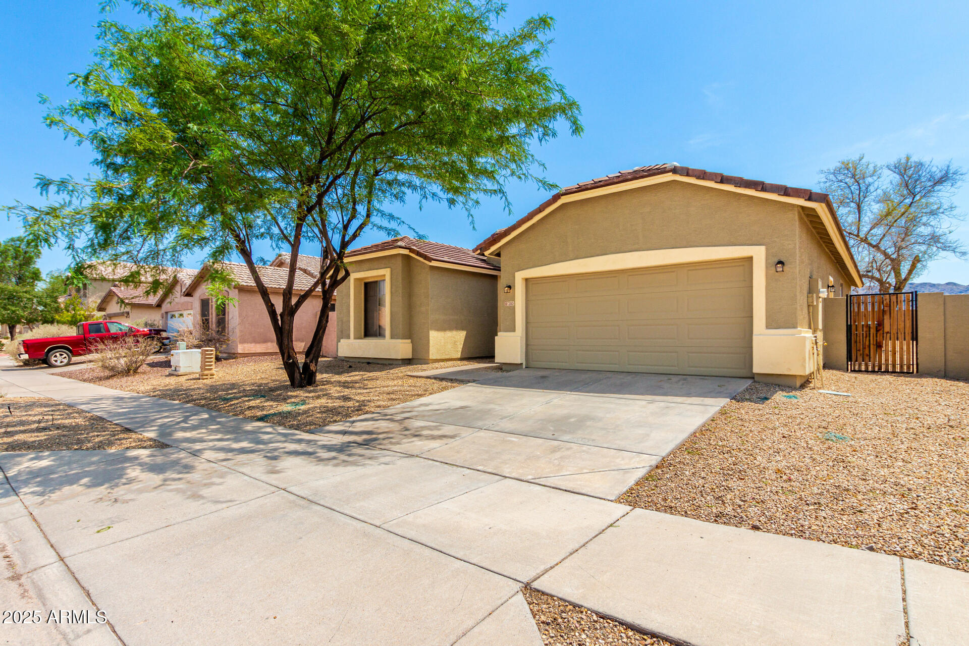 2313 West Carter Road Phoenix, AZ 85041 - Photo 8 of 32