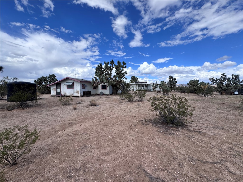 21188 South Cheyenne Road Yucca, AZ 86438 - Photo 4 of 24 View of yard