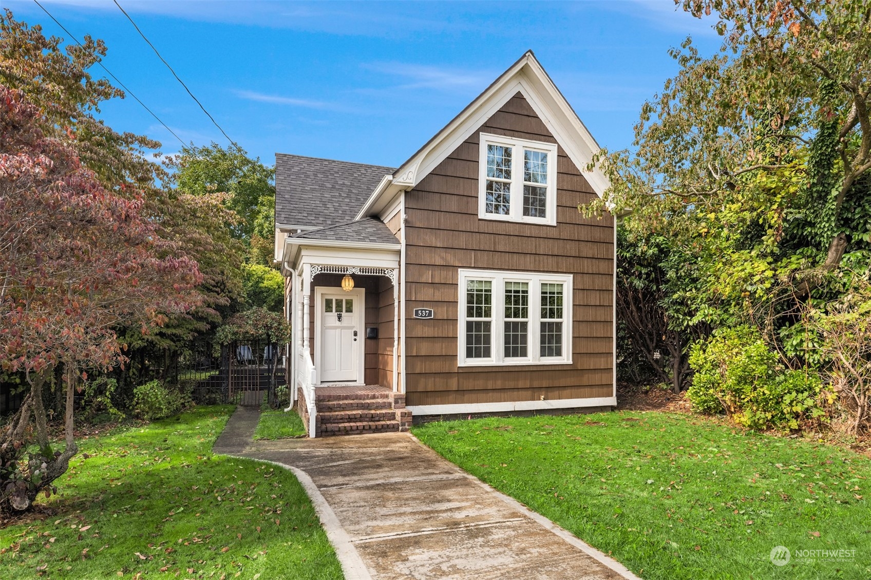 537 Williams Avenue North Renton, WA 98057 - Photo 1 of 18 front view of a house with a yard