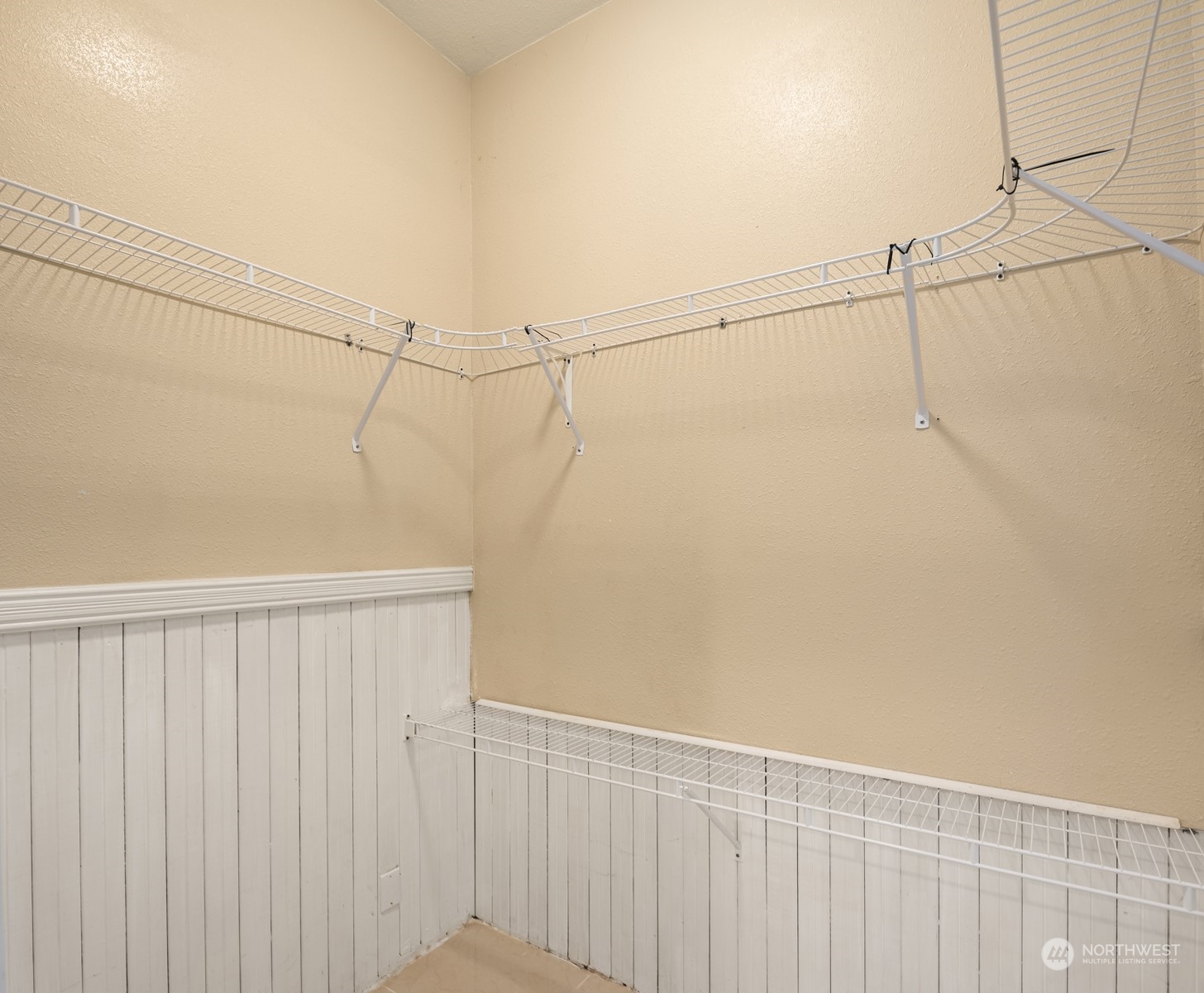 537 Williams Avenue North Renton, WA 98057 - Photo 11 of 18 a view of a small space