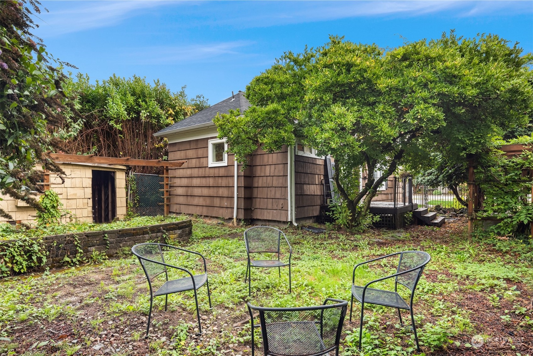 537 Williams Avenue North Renton, WA 98057 - Photo 17 of 18 a backyard of a house with table and chairs