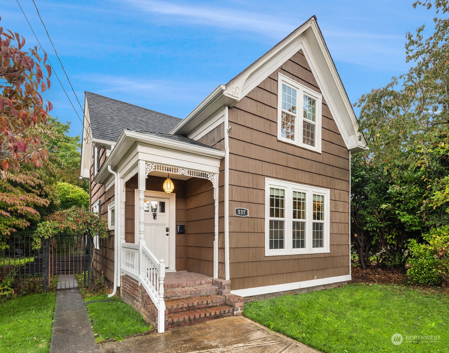 537 Williams Avenue North Renton, WA 98057 - Photo 2 of 18 a front view of a house with a yard