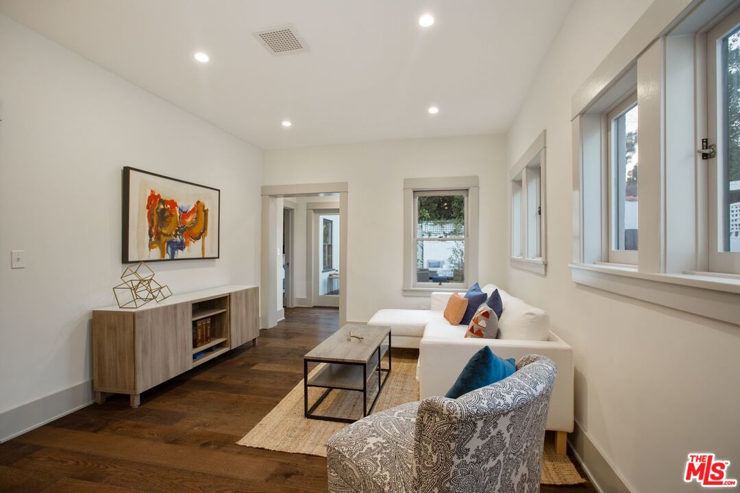 403 North Irving Boulevard Los Angeles, CA 90004 - Photo 24 of 46 a living room with furniture fireplace and window