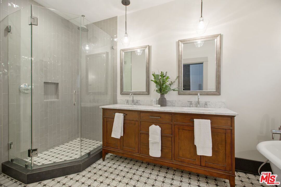 403 North Irving Boulevard Los Angeles, CA 90004 - Photo 30 of 46 a bathroom with a sink a toilet and shower