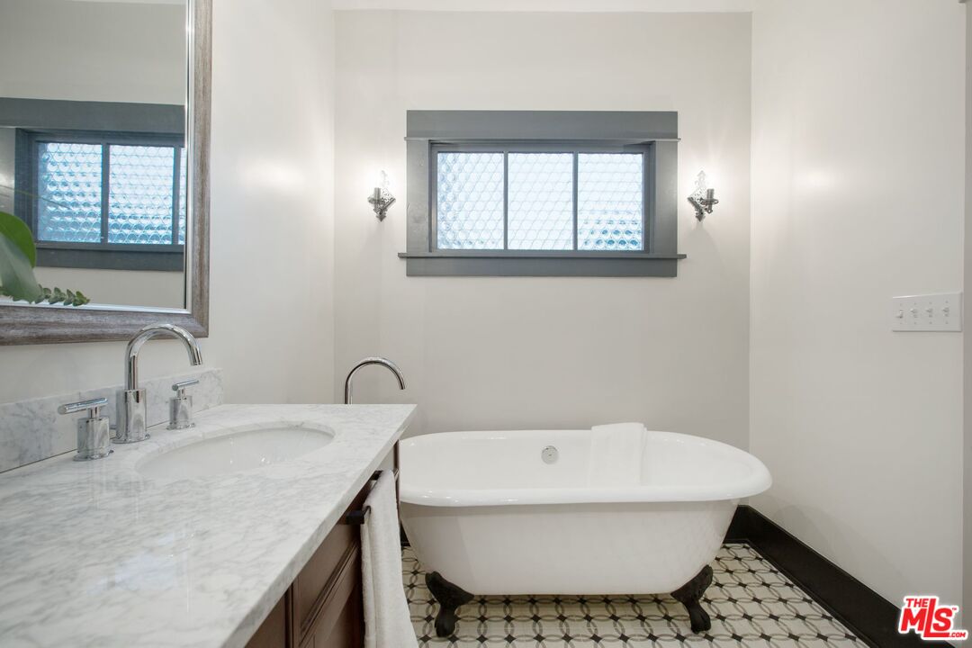 403 North Irving Boulevard Los Angeles, CA 90004 - Photo 31 of 46