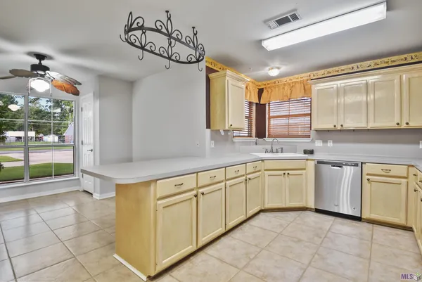 $273,900 | 10290 Lake Park Avenue, Gonzales, LA 70737