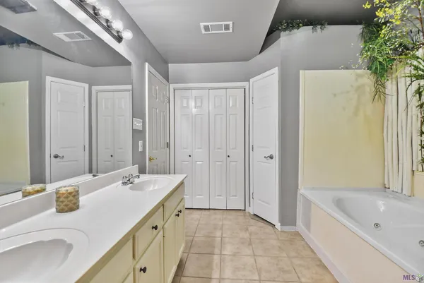 $273,900 | 10290 Lake Park Avenue, Gonzales, LA 70737
