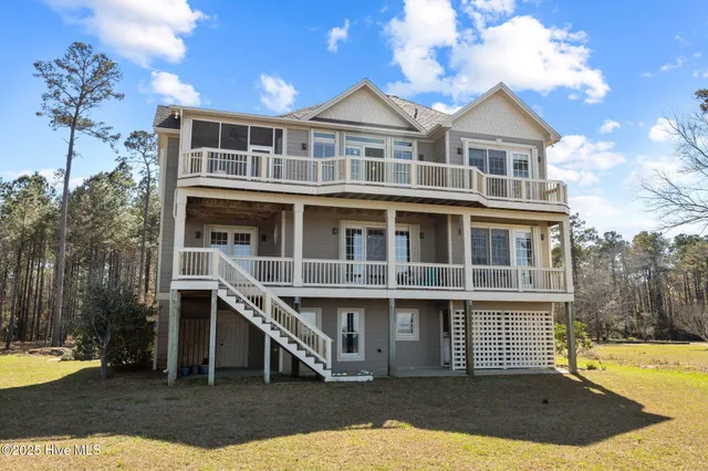 $995,000 | 486 Sandy Point Drive, Beaufort, NC 28516