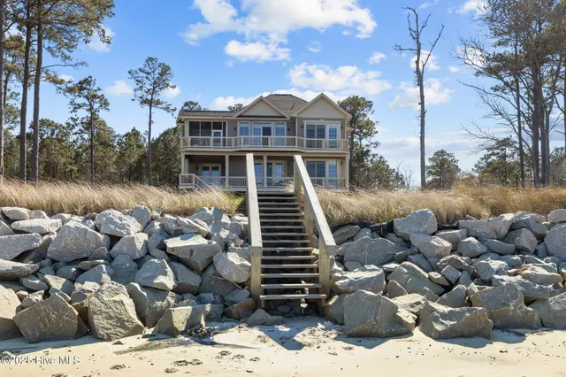 $995,000 | 486 Sandy Point Drive, Beaufort, NC 28516