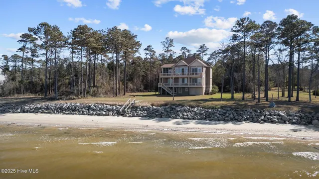 $995,000 | 486 Sandy Point Drive, Beaufort, NC 28516