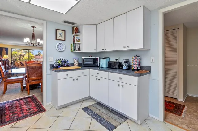 $260,000 | 1400 1st Avenue West, Unit 201, Bradenton, FL 34205
