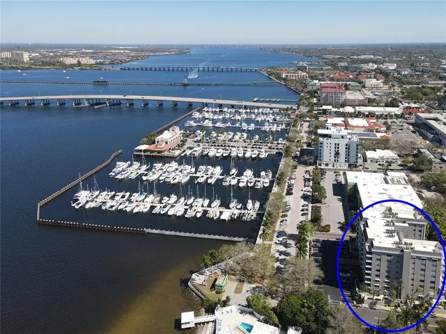 $260,000 | 1400 1st Avenue West, Unit 201, Bradenton, FL 34205