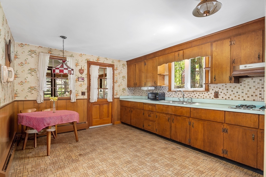 34 Carleton Road Hingham, MA 02043 - Photo 11 of 30