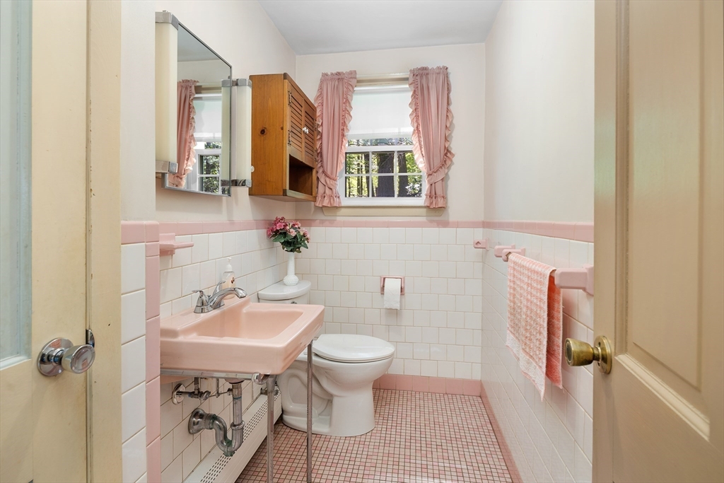 34 Carleton Road Hingham, MA 02043 - Photo 15 of 30