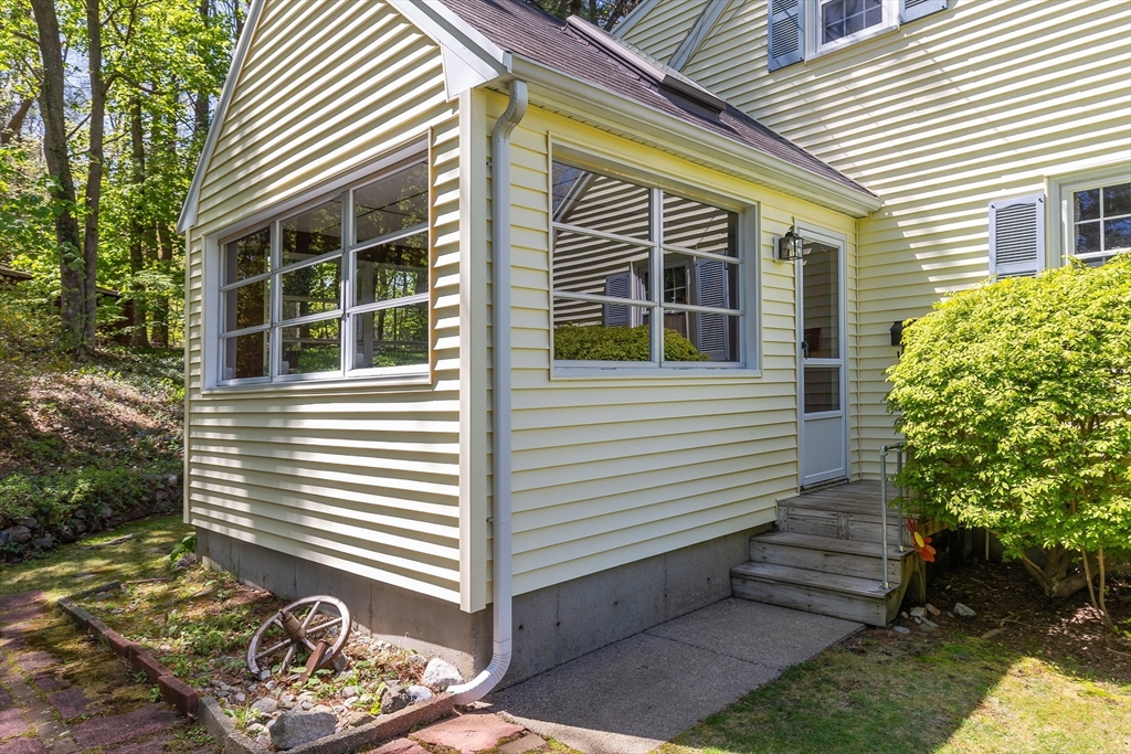 34 Carleton Road Hingham, MA 02043 - Photo 3 of 30