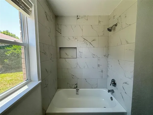 $2,100 | 1153 Tracy Lane, Lancaster, TX 75134