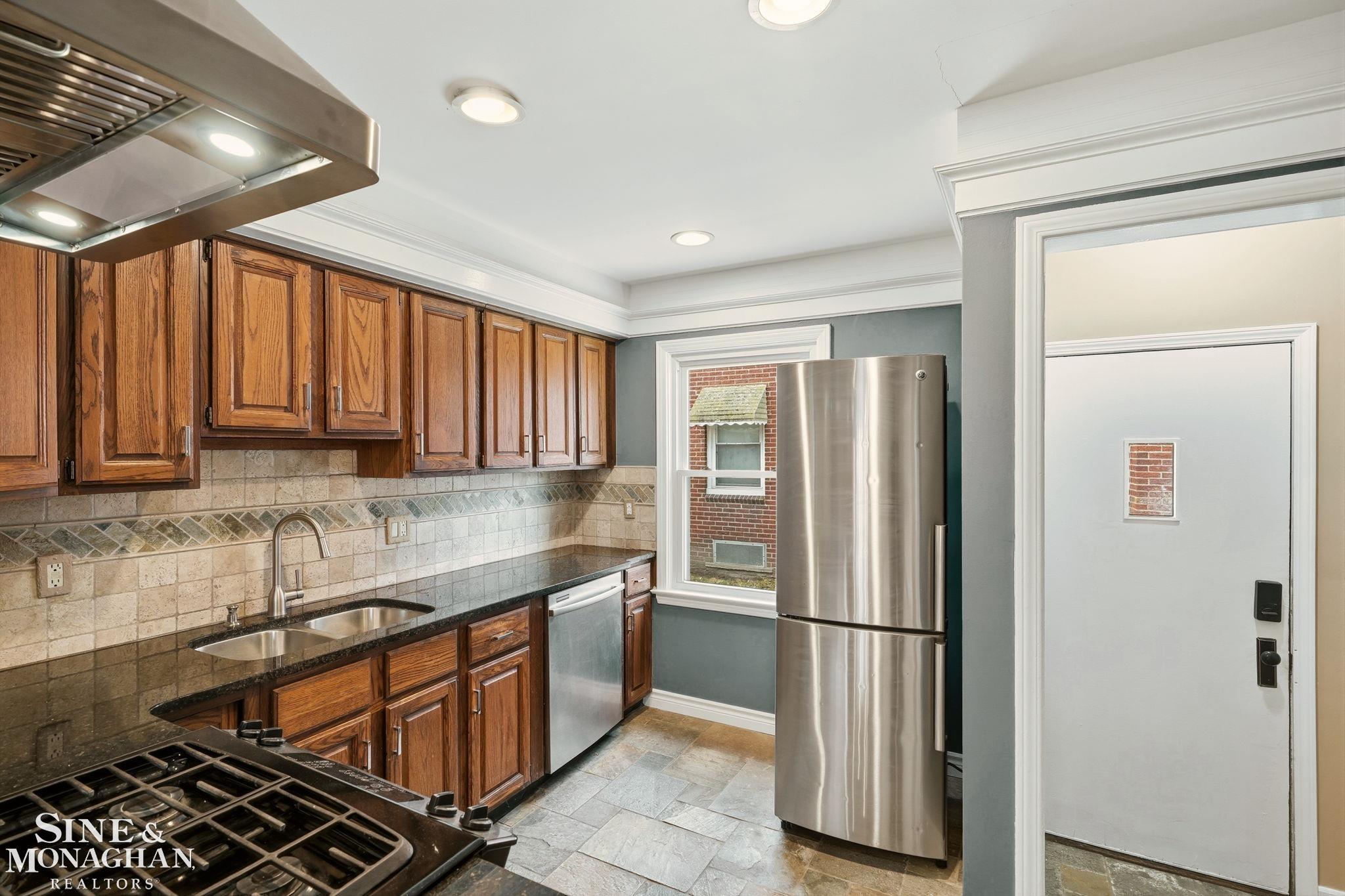 1641 Hampton Road Grosse Pointe Woods, MI 48236 - Photo 17 of 70