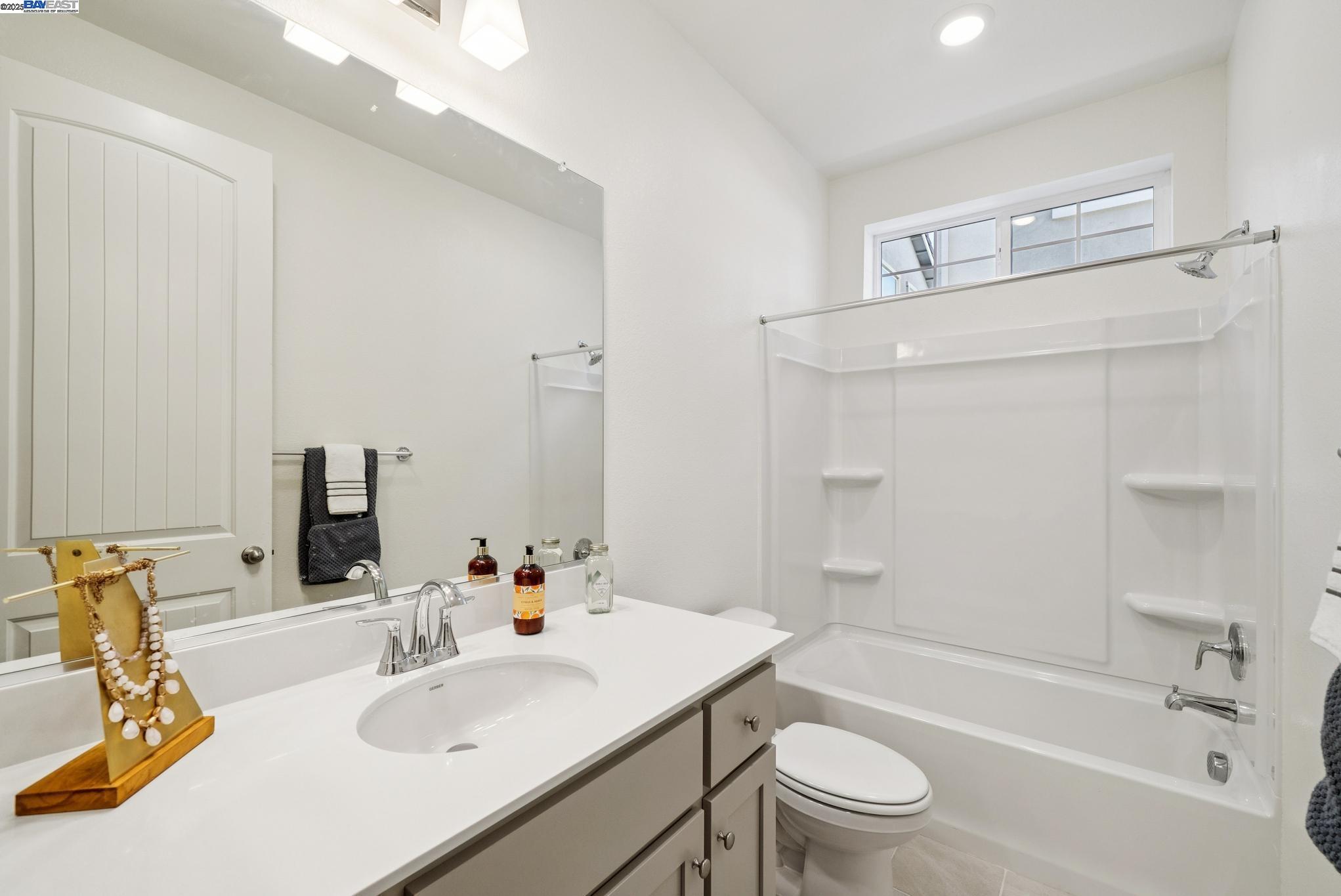 246 Mindy Way Pittsburg, CA 94565 - Photo 19 of 38 a bathroom with a sink a toilet and shower