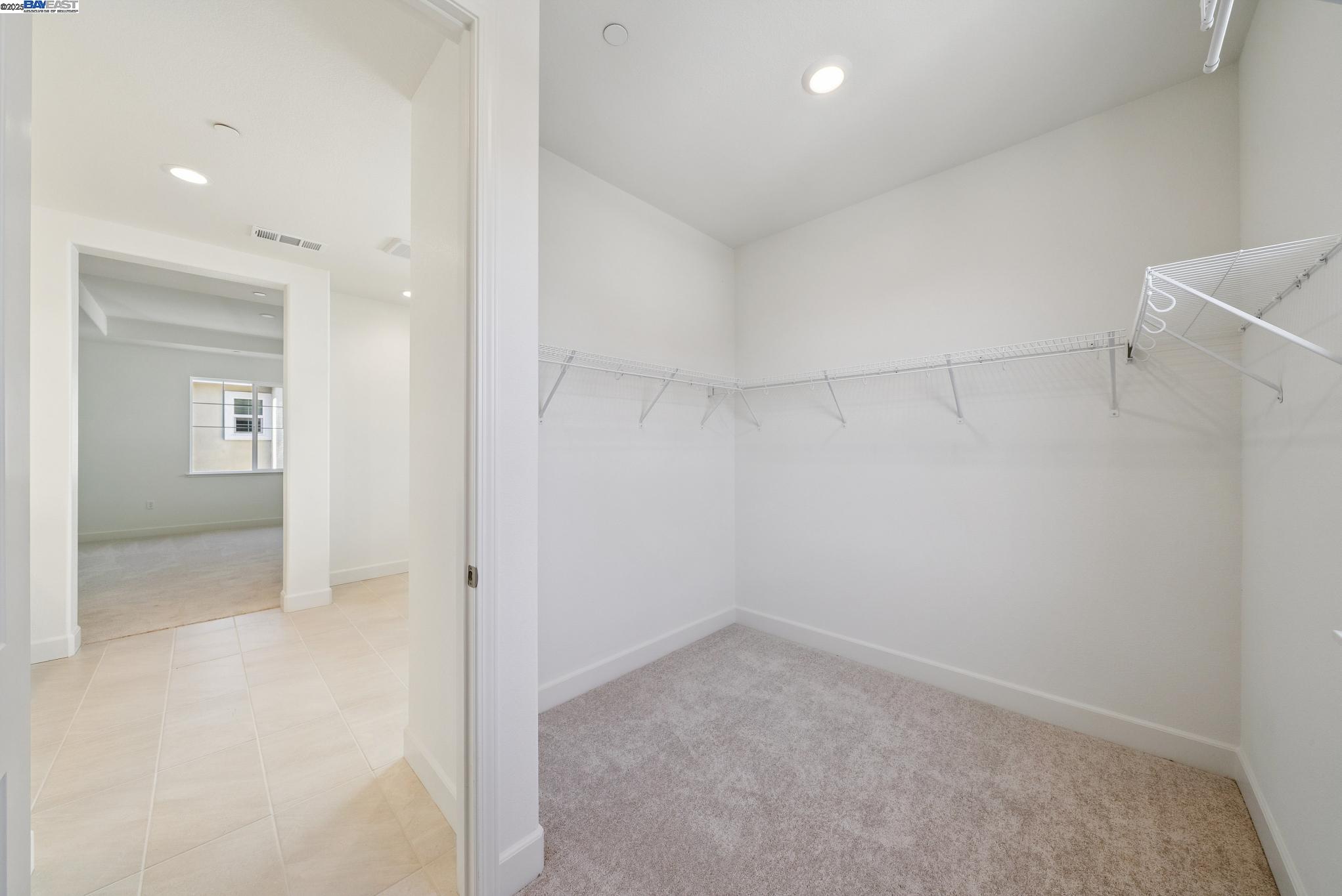 246 Mindy Way Pittsburg, CA 94565 - Photo 28 of 38 an empty room with a bathroom