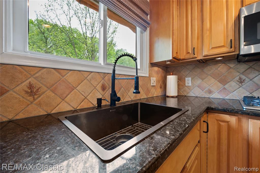 1467 West Avon Road Rochester Hills, MI 48309 - Photo 15 of 51