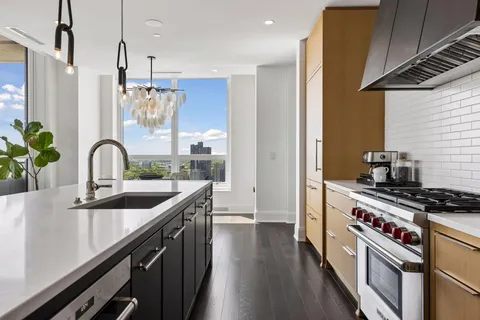 $1,090,000 | 1111 West River Parkway, Unit 23D, Minneapolis, MN 55415