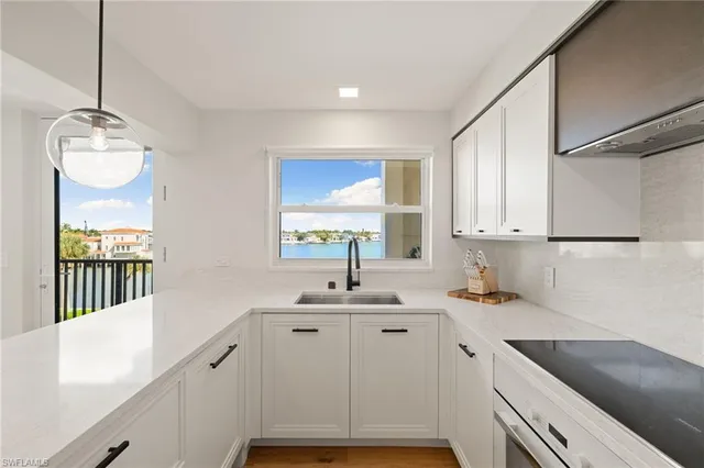 $1,250,000 | 3500 Gulf Shore Boulevard North, Unit 406, Naples, FL 34103