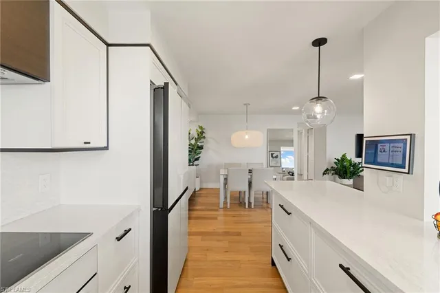 $1,250,000 | 3500 Gulf Shore Boulevard North, Unit 406, Naples, FL 34103