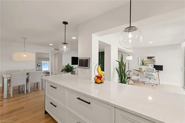 $1,250,000 | 3500 Gulf Shore Boulevard North, Unit 406, Naples, FL 34103