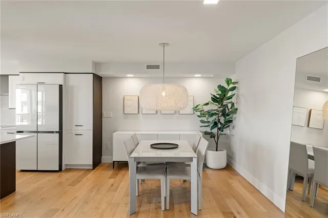 $1,250,000 | 3500 Gulf Shore Boulevard North, Unit 406, Naples, FL 34103