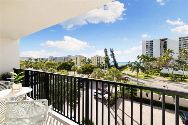 $1,250,000 | 3500 Gulf Shore Boulevard North, Unit 406, Naples, FL 34103