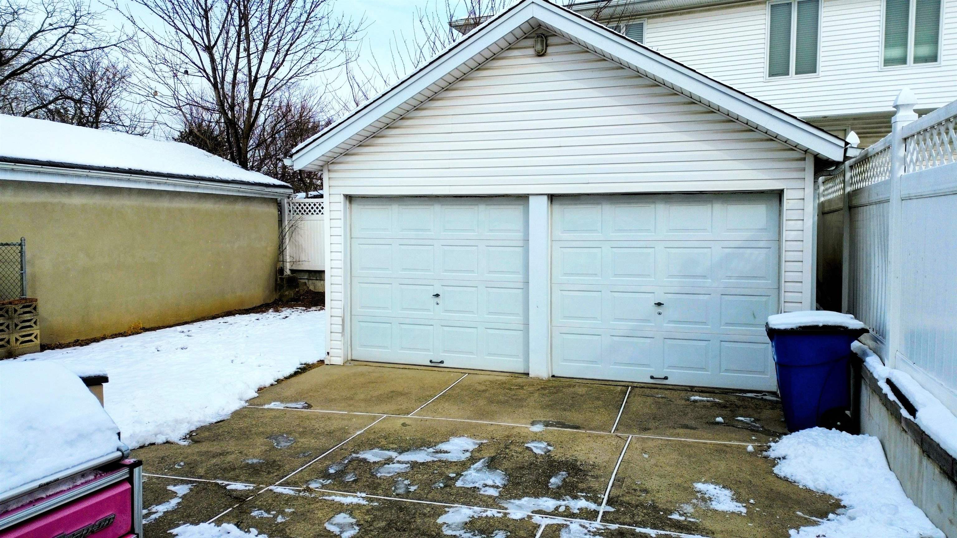 10 Raydol Avenue Secaucus, NJ 07094 - Photo 4 of 32