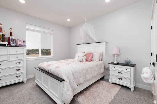 186 West 580 North Redmond, UT 84652 - Photo 20 of 74 Bedroom featuring light carpet and recessed lighting