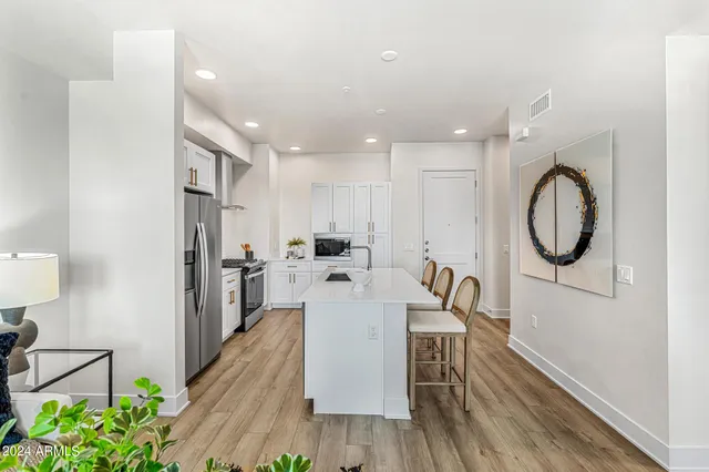 $445,000 | 3131 North Central Avenue, Unit 5017, Phoenix, AZ 85012