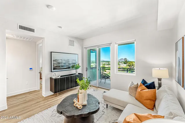 $445,000 | 3131 North Central Avenue, Unit 5017, Phoenix, AZ 85012