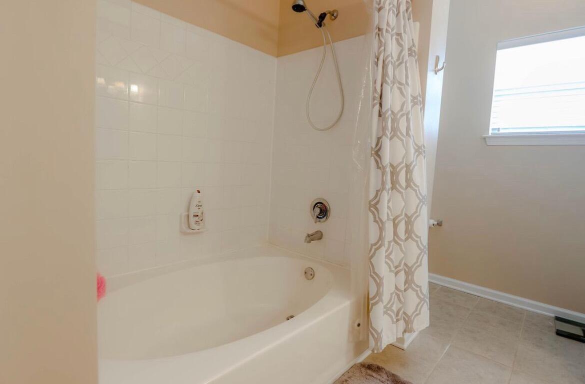 4204 Regency Court Chattanooga, TN 37421 - Photo 21 of 30 Bathroom Tub-Shower