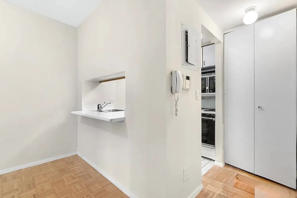 200 Rector Place, Unit 9R Manhattan, NY 10280 - Photo 6 of 12 a view of a hallway with white walls