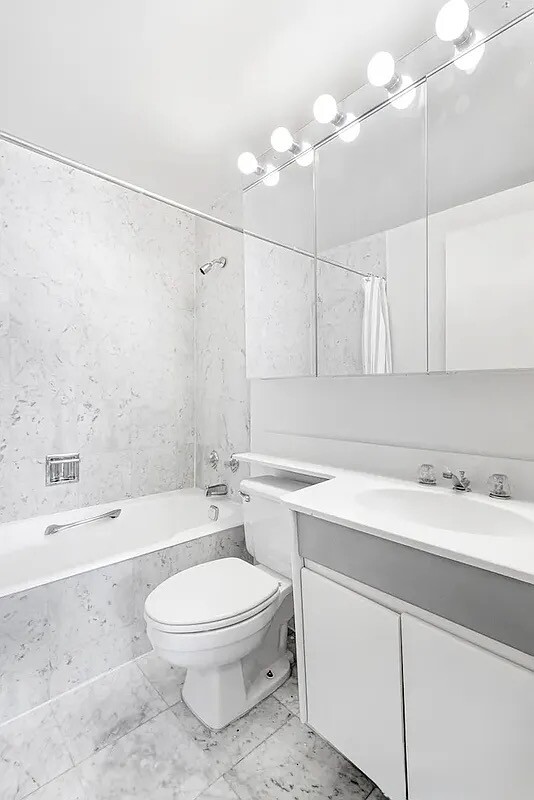 200 Rector Place, Unit 9R Manhattan, NY 10280 - Photo 7 of 12 a bathroom with a sink a toilet and bathtub