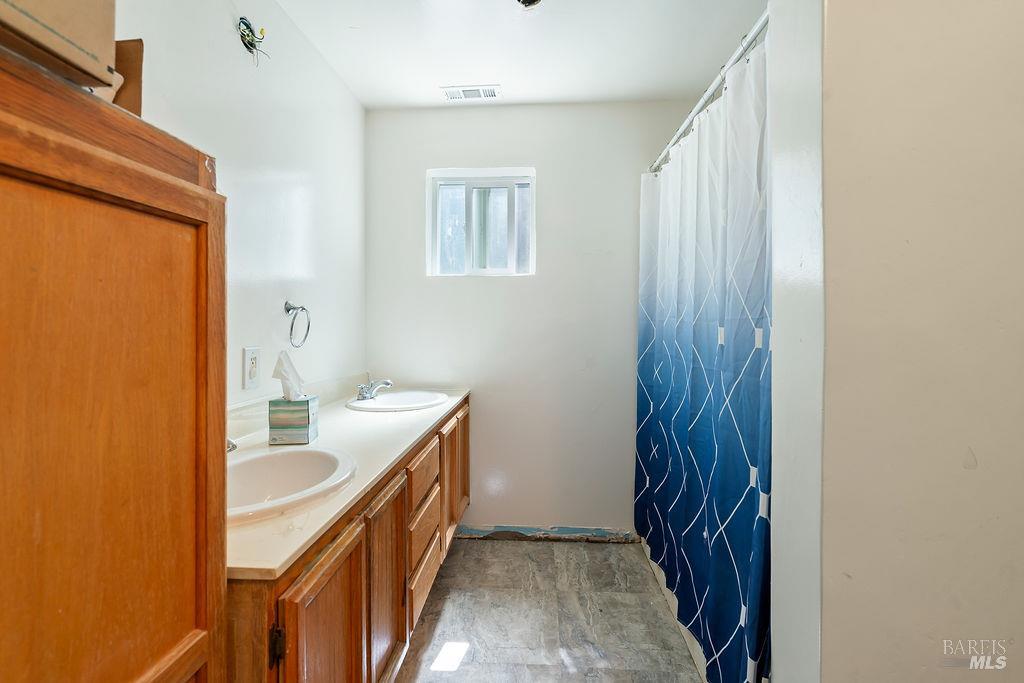 841 Benicia Road Vallejo, CA 94591 - Photo 12 of 40 Gallery Image 12