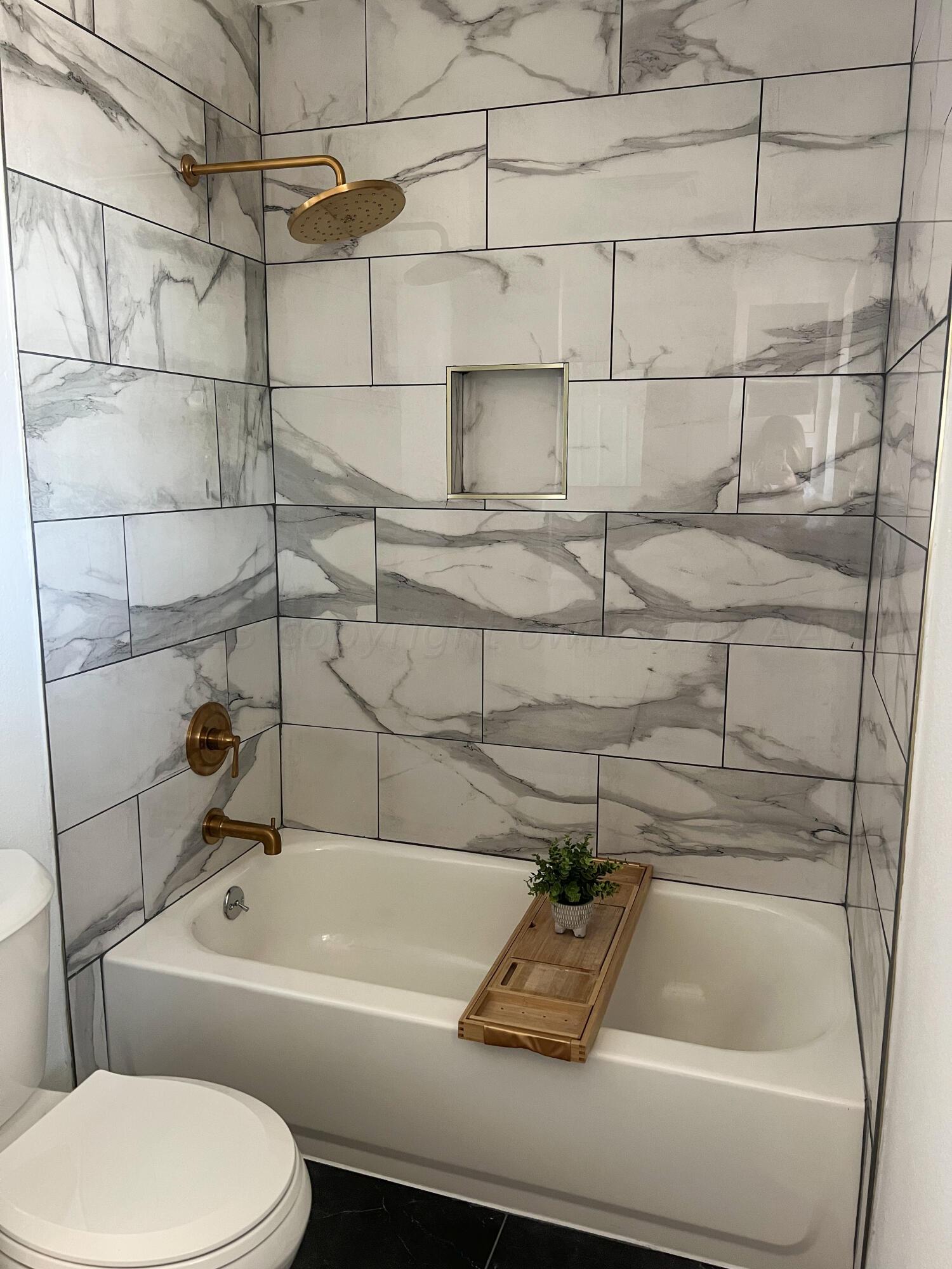 4221 Gary Lane Amarillo, TX 79110 - Photo 21 of 32 Hall Bathroom 2